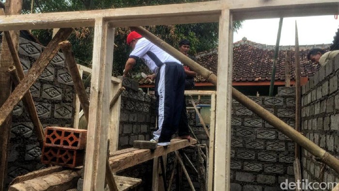 Polres Cianjur Bangun Rumah Mak Ecin Korban Kebakaran