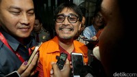 Pihak KPK sendiri belum memberi keterangan resmi terkait kedatangan Choel ke KPK. Nama Choel tidak tertera di jadwal pemeriksaan. KPK menjerat Choel dengan sangkaan pidana Pasal 2 ayat 1 dan/atau Pasal 3 Undang-Undang Pemberantasan Tindak Pidana Korupsi juncto Pasal 55 ayat 1 ke-1 KUHP.