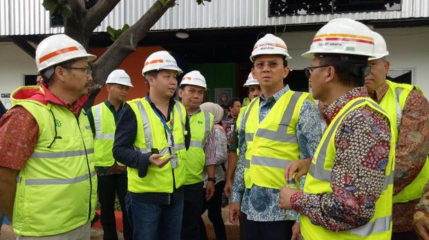 Ahok selanjutnya menuju ke proyek Jakarta International Equestrian Park Pulomas (JIEPP) .