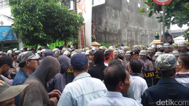 Massa Demo KPU Kota Yogyakarta