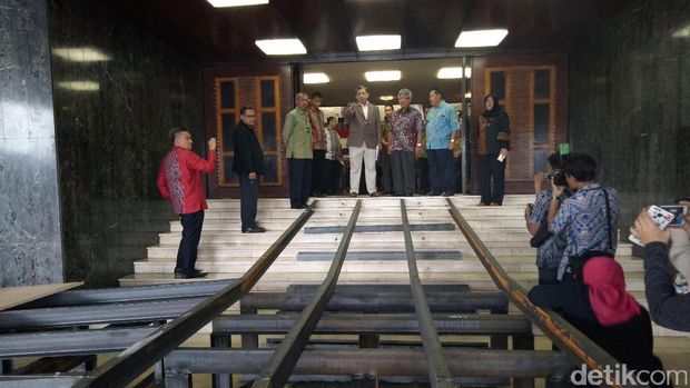 Persiapan DPR menyambut Raja Salman. 