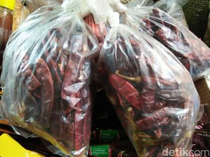 Rawit Merah Mahal, Pedagang Beralih Jual Cabai Kering Impor