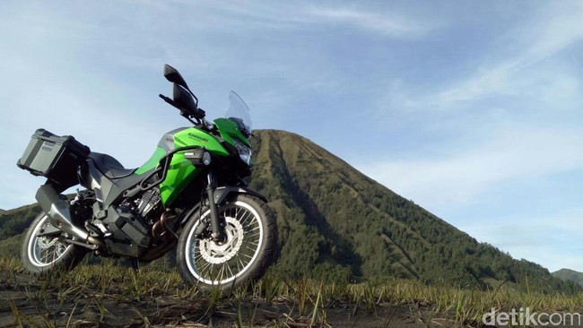 Taklukkan Beragam Kondisi Jalan Bromo dengan Kawasaki Versys-X 250