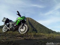 Taklukkan Beragam Kondisi Jalan Bromo dengan Kawasaki Versys-X 250