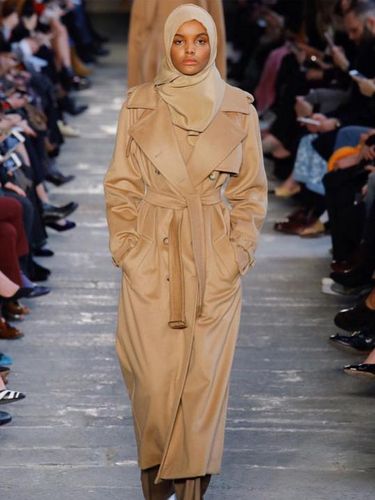 Pasca Tampil di Show Kanye West, Hijabers AS Jadi Model Cover Vogue
