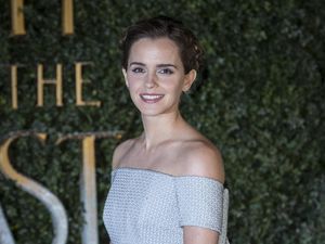Reaksi Emma Watson Bertemu Anak Kecil Dandan Ala Belle Beauty and The Beast