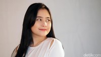 Prilly akan beradu peran bersama Beby Tsabina yang berperan sebagai Bawang Merah dalam sinetron yang segera tayang di Trans TV. (Dok. detikHOT)