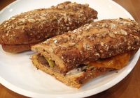 Caribou: Bersantai Menikmati <i>Steak Sandwich</i> Enak Bersama <i>Turtle Mocha</i>