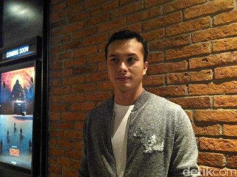 Nicholas Saputra di premiere Interchange