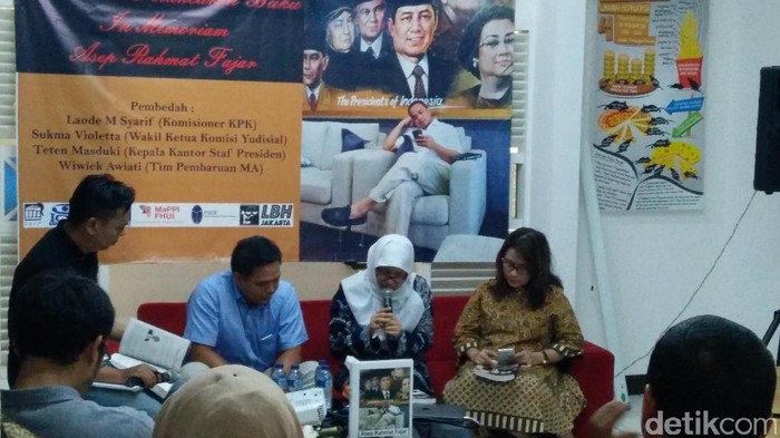 Lewat Buku, Sahabat Kenang Mendiang Asep Rahmat Fajar