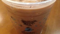 Turtle Mocha bisa diberi cokelat sesuai pilihan pemesan. Baik milk, white atau dark chocolate. Rasanya paduan espresso dan susu yang cenderung pahit. Pemakaian dark chocolate ikut berkontribusi membuat rasanya lebih pekat. 
