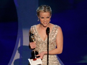 Reese Witherspoon Mengaku Dilecehkan oleh Sutradara di Usia 16
