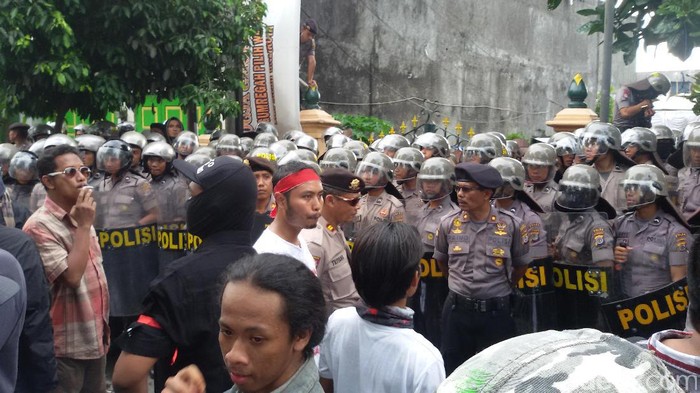 Massa Demo KPU Kota Yogyakarta