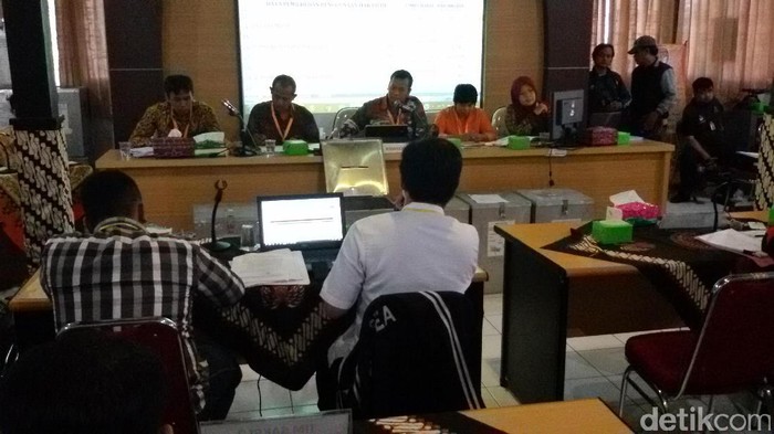 KPU Yogyakarta Buka Kotak Surat Suara