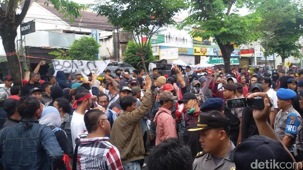 Massa Demo KPU Kota Yogyakarta