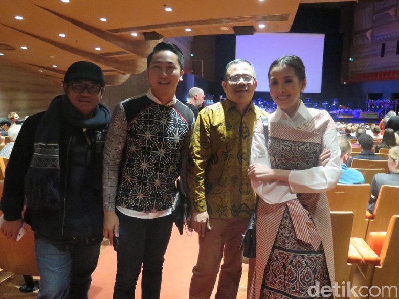 Standing Applause Akhiri Pemutaran Setan Jawa di Melbourne Standing Applause Akhiri Pemutaran Setan Jawa di Melbourne