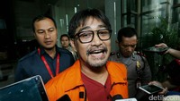 Pantauan detikcom di Gedung KPK, Jalan Kuninga Persada, Jakarta Selatan, Jumat (24/2/2017) Choel tiba sekitar 13.45 WIB. Dia tak banyak memberi keterangan saat memasuki Gedung KPK.