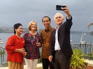 Sambil Jalan Santai, Turnbull Kenalkan Jokowi ke Warga Sydney