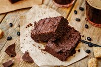 Nyamm! Malam Ini Enaknya Ngopi Plus Ngemil Brownies di Sini