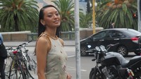 Gaya Asmara Abigail saat menghadiri World Premier Setan Jawa. Foto: Desi Puspasari