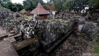 Kini, mitos Patung Perawan Sunti itu melekat pada Taman Air Gua Sunyaragi di Cirebon, destinasi yang bisa traveler kunjungi kalau berakhir pekan di Cirebon. (Rengga Sencaya/detikTravel)