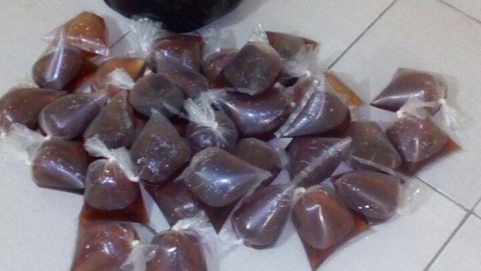 Polisi Gerebek Warung Jamu yang Jual Miras Oplosan di Bekasi