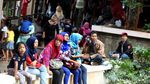 Warga Antre Berjam-jam Demi KJP