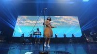 Ada juga White Shoes & the Couples Company yang ikut memeriahkan konser itu. Foto: Hanif Hawari