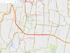 Hujan Guyur Jakarta, Tol JORR Arah TMII Macet 7 Km