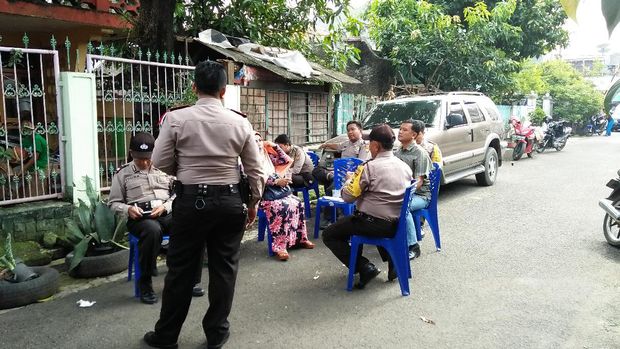 Polisi mengamankan pemilihan ulang ini.