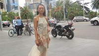 Asmara memakai baju rancangan desainer Toton Januar. Foto: Desi Puspasari
