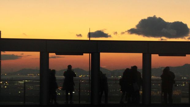 Ada Cerita Kala Senja Berpamitan dari Osaka