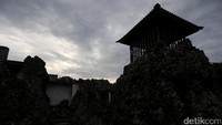 Taman Sari Gua Sunyaragi lebih populer disebut Istana Karang.