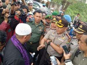 Massa Ormas Protes Masjid Ahmadiyah di Depok