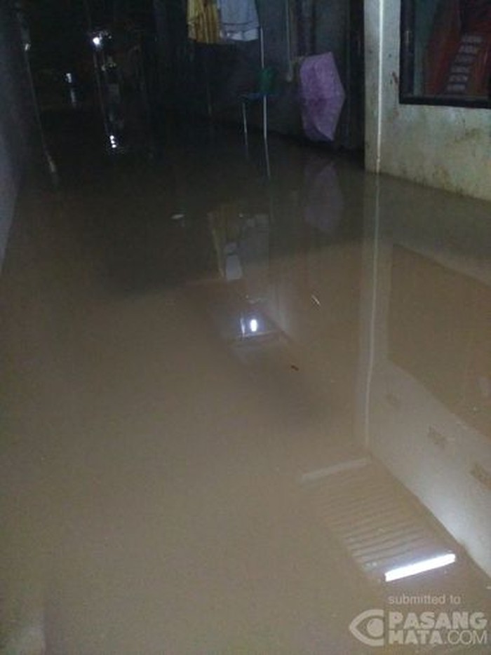 Banjir Landa Cilandak, Sejumlah Warga Putuskan Mengungsi