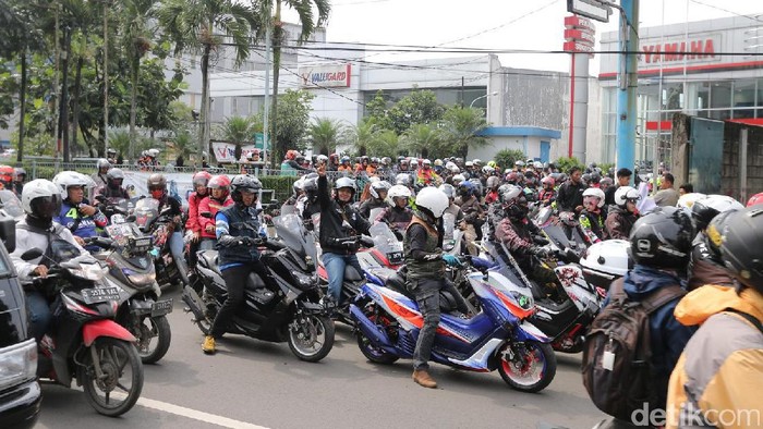Ribuan Pengguna MAXI Yamaha Ramaikan Bandung