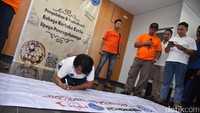 Usai deklarasi anti narkoba, sedikitnya 60 mobil komunitas DGCI selanjutnya melakukan touring ke Jedih Madura.
