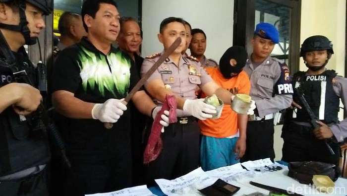 Pelempar Bondet ke Polisi Mojokerto Terkenal Sadis