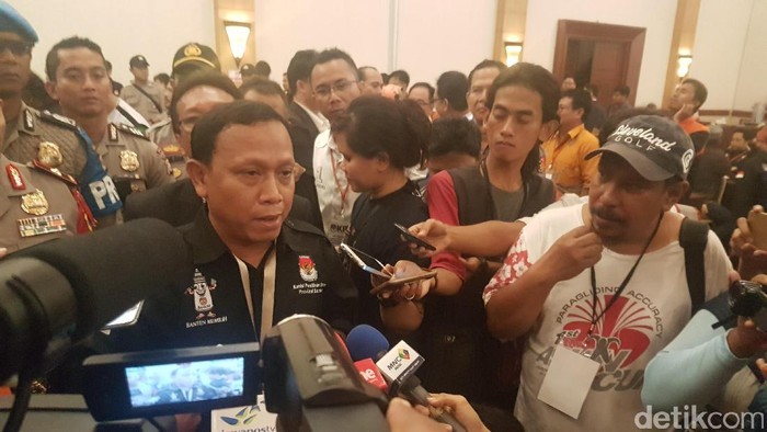 KPU Banten: Wahidin-Andika 50,95%, Rano-Embay 49,05%