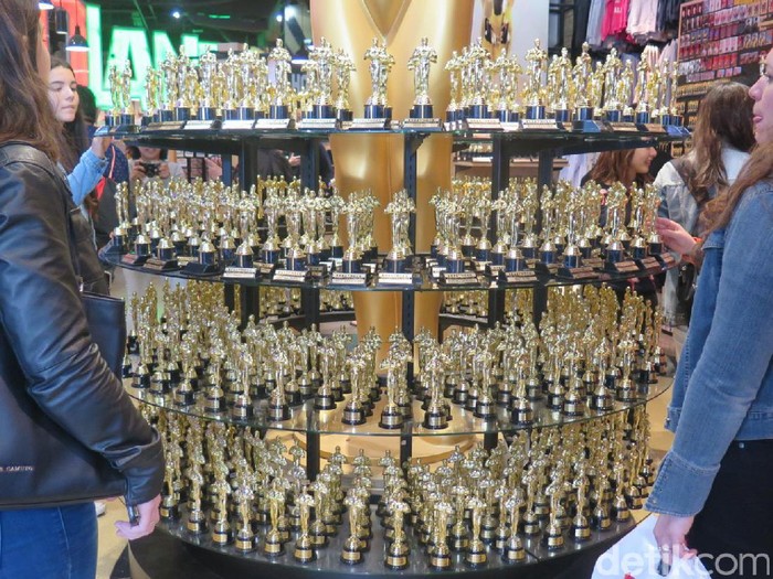 Pernak-pernik Bertemakan Oscar Ramai Dijual di Hollywood