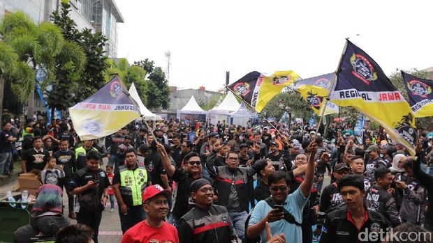 Ribuan Pengguna MAXI Yamaha Ramaikan Bandung