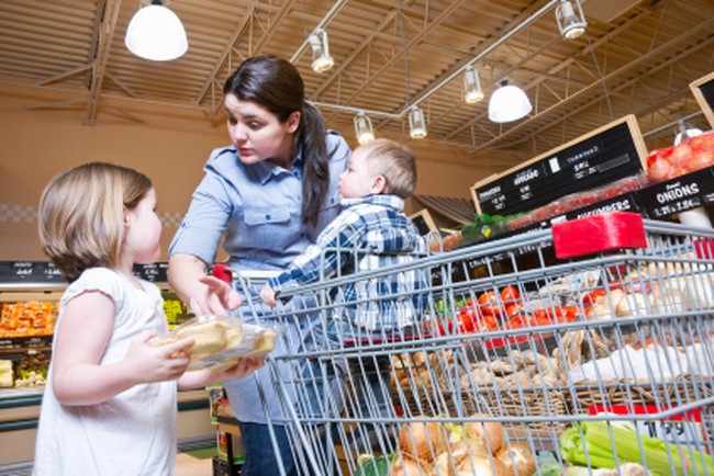 Belanja ke Supermarket dengan Anak? Ini 8 Cara Agar Anak Tak Rewel (1)