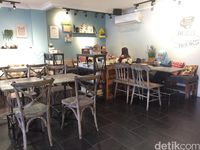 Cottonwood Cafe: Menyantap <i>Omelette Platter</i> yang Gurih Lembut dengan Sosis dan Salad Segar