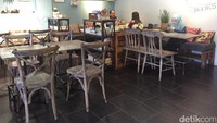 Cottonwood Cafe ada di basement boutique hotel Cottonwood Bed & Breakfast House. Kafe ini berkonsep shabby chic dengan suasana nyaman.