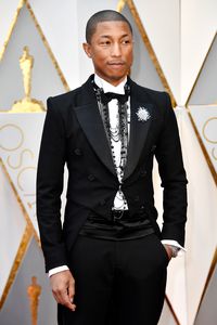 Pharrell Williams Jadi Pria Pertama Untuk Model Tas Chanel