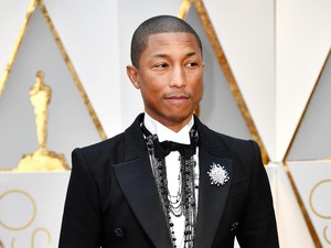 Pakai Setelan Chanel, Pharrell Williams Tiru Karl Lagerferld di Oscar