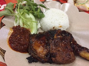 Kalau ke Kantin Pacific Place, Wajib Cicip Ayam Bakar dan Gado-gado
