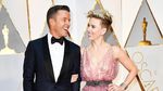Pamer Tato dan Gandeng Cowok, Scarlett Johansson di Oscar 2017