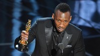 Pidato kemenangan dari Mahershala Ali saat memenangi Oscar pertamanya sekaligus jadi pria muslim pertama yang memenangi Oscar di tahun ini. Kevin Winter/Getty Images