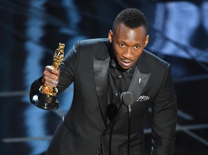 HOLLYWOOD, CA - FEBRUARY 26:  Actor Mahershala Ali accepts Best Supporting Actor for Moonlight onstage during the 89th Annual Academy Awards at Hollywood & Highland Center on February 26, 2017 in Hollywood, California.  (Photo by Kevin Winter/Getty Images)
